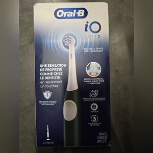 Oral‑B iO Series 2 Rechargeable Electric Toothbrush - Dark Green/White